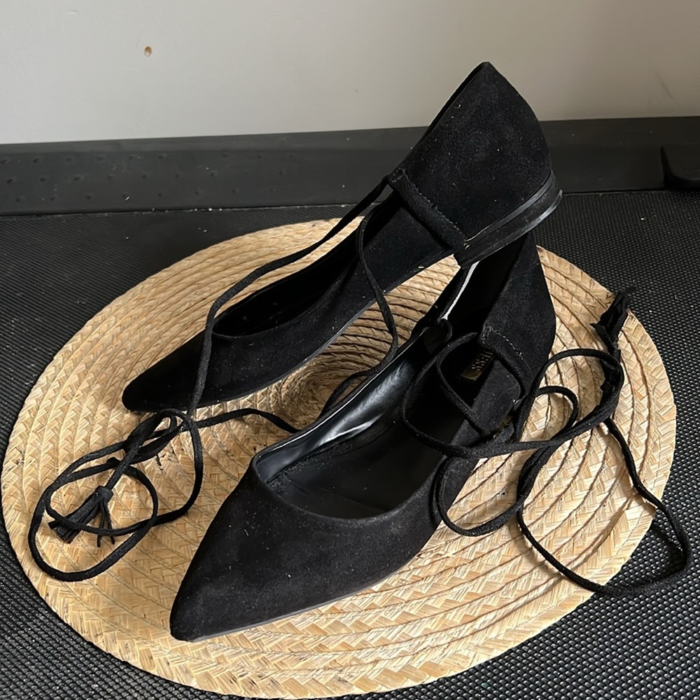 Guess Faux Suede Feminine Pointy Toe Ballet Flat Size 8